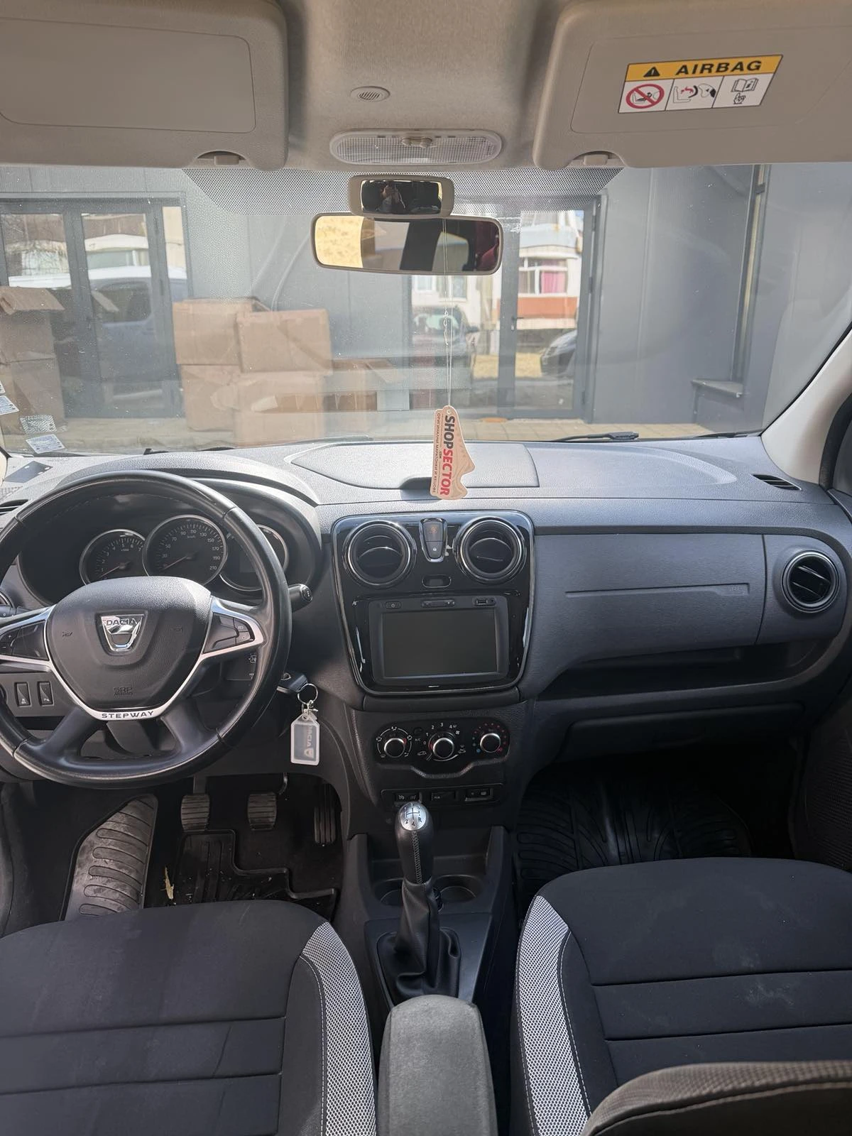 Dacia Lodgy, снимка 7 - Автомобили и джипове - 56410116