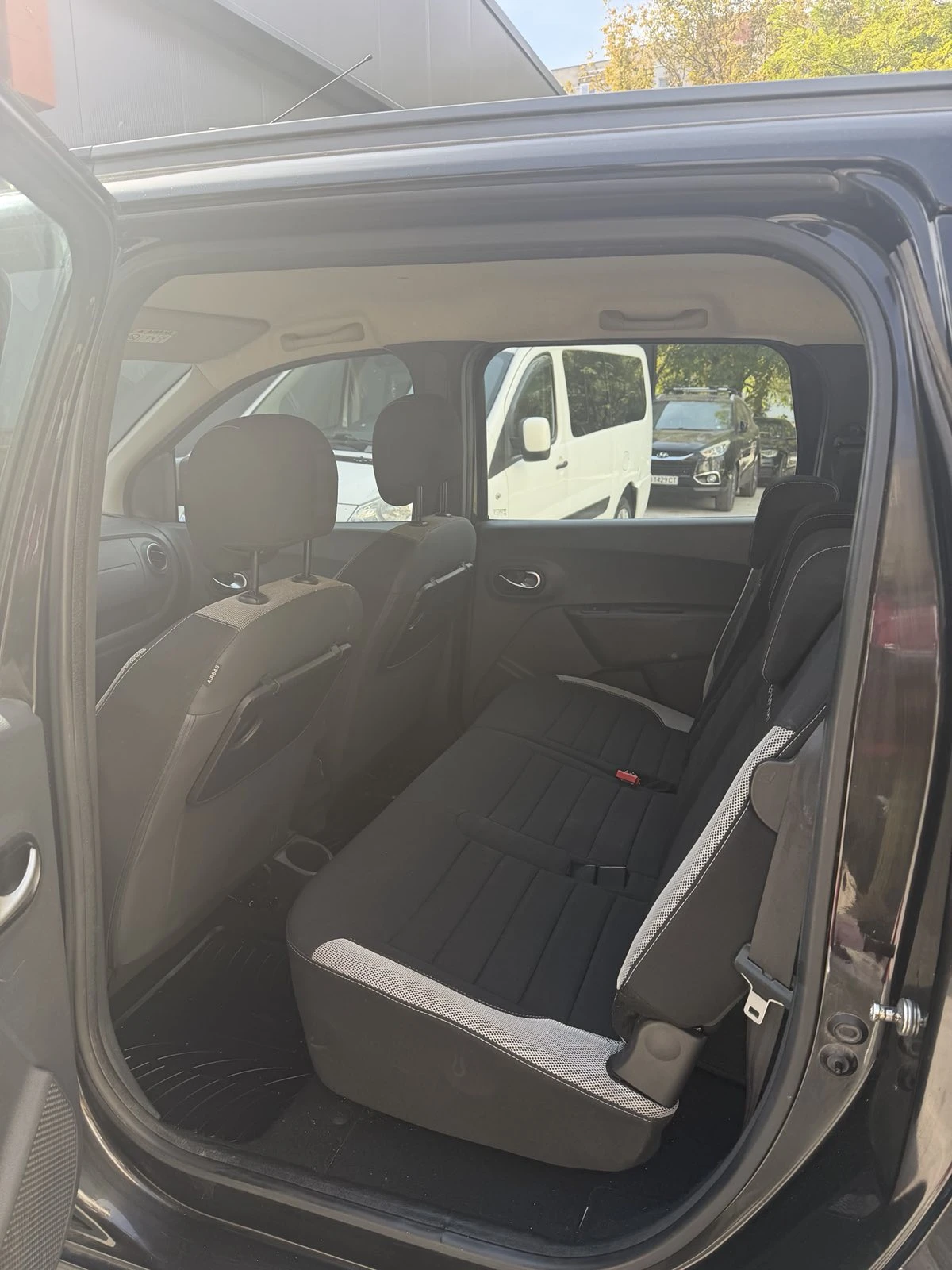 Dacia Lodgy, снимка 6 - Автомобили и джипове - 56410116