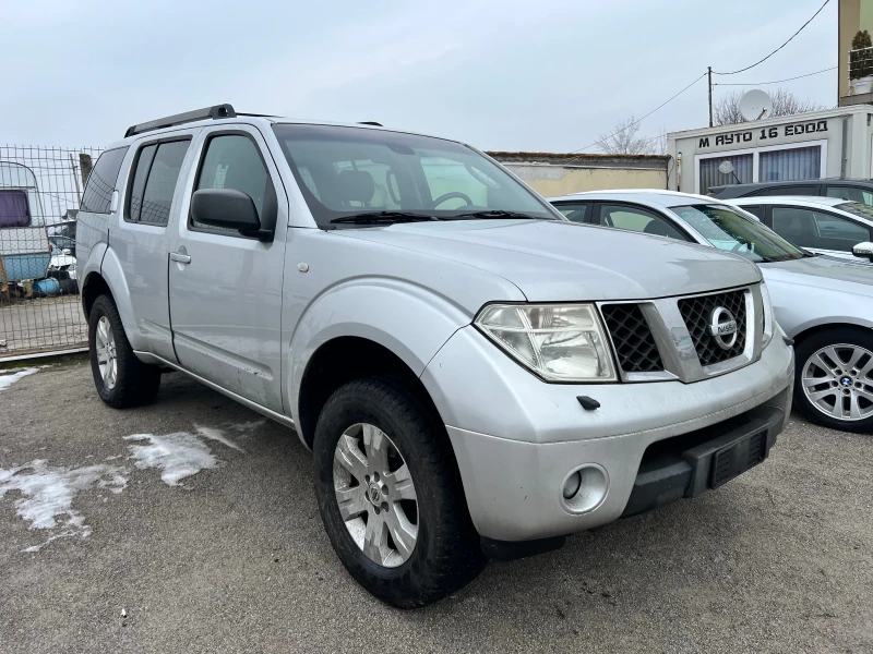 Nissan Pathfinder 2.5DCI / 4x4 / 6+ 1 (7 места) / Автоматик , снимка 1 - Автомобили и джипове - 48779545