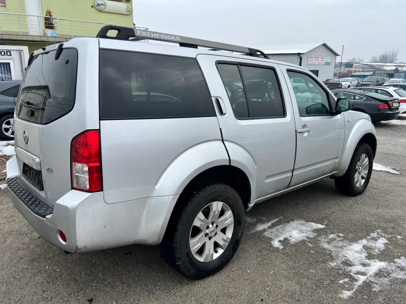 Nissan Pathfinder 2.5DCI / 4x4 / 6+ 1 (7 места) / Автоматик , снимка 15 - Автомобили и джипове - 48779545