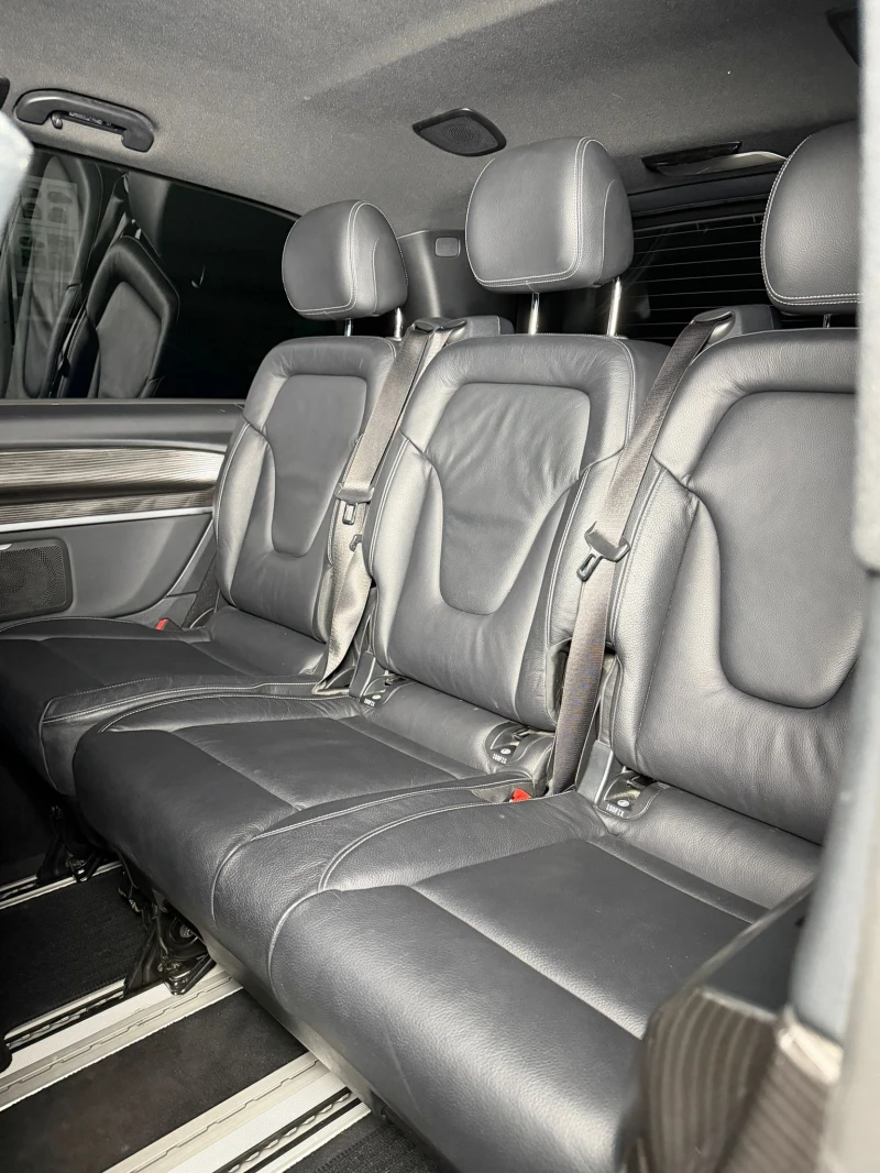 Mercedes-Benz EQV 300* Long* Burmester* Distronic* 360, снимка 11 - Автомобили и джипове - 52559365