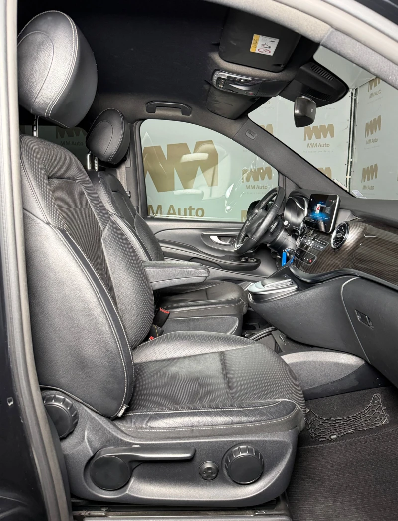 Mercedes-Benz EQV 300* Long* Burmester* Distronic* 360, снимка 12 - Автомобили и джипове - 52559365