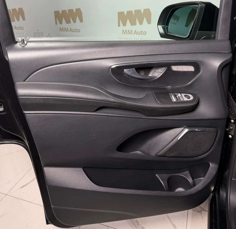 Mercedes-Benz EQV 300* Long* Burmester* Distronic* 360, снимка 6 - Автомобили и джипове - 52559365