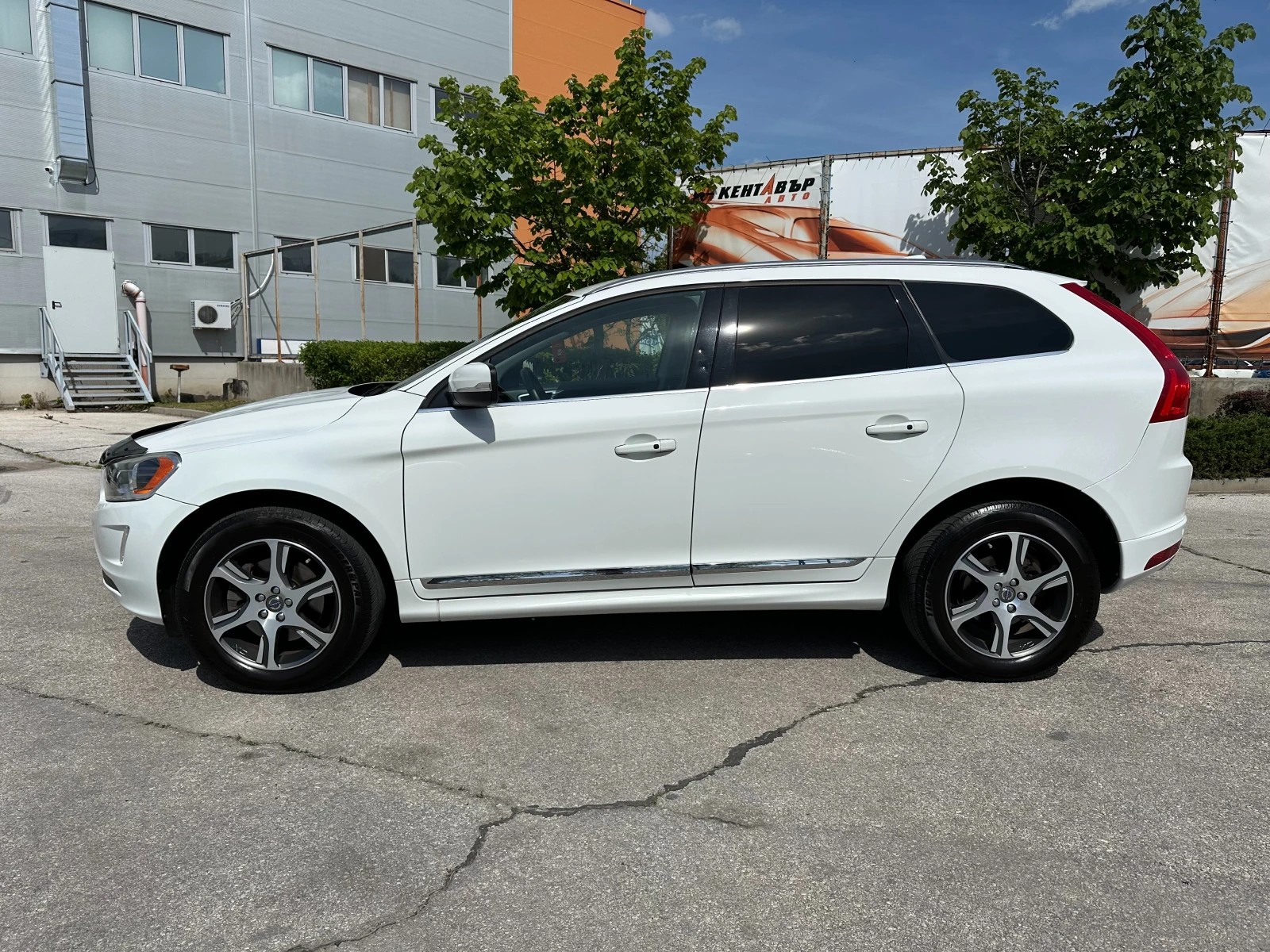 Volvo XC60 3.0i 325 к.с. - изображение 2