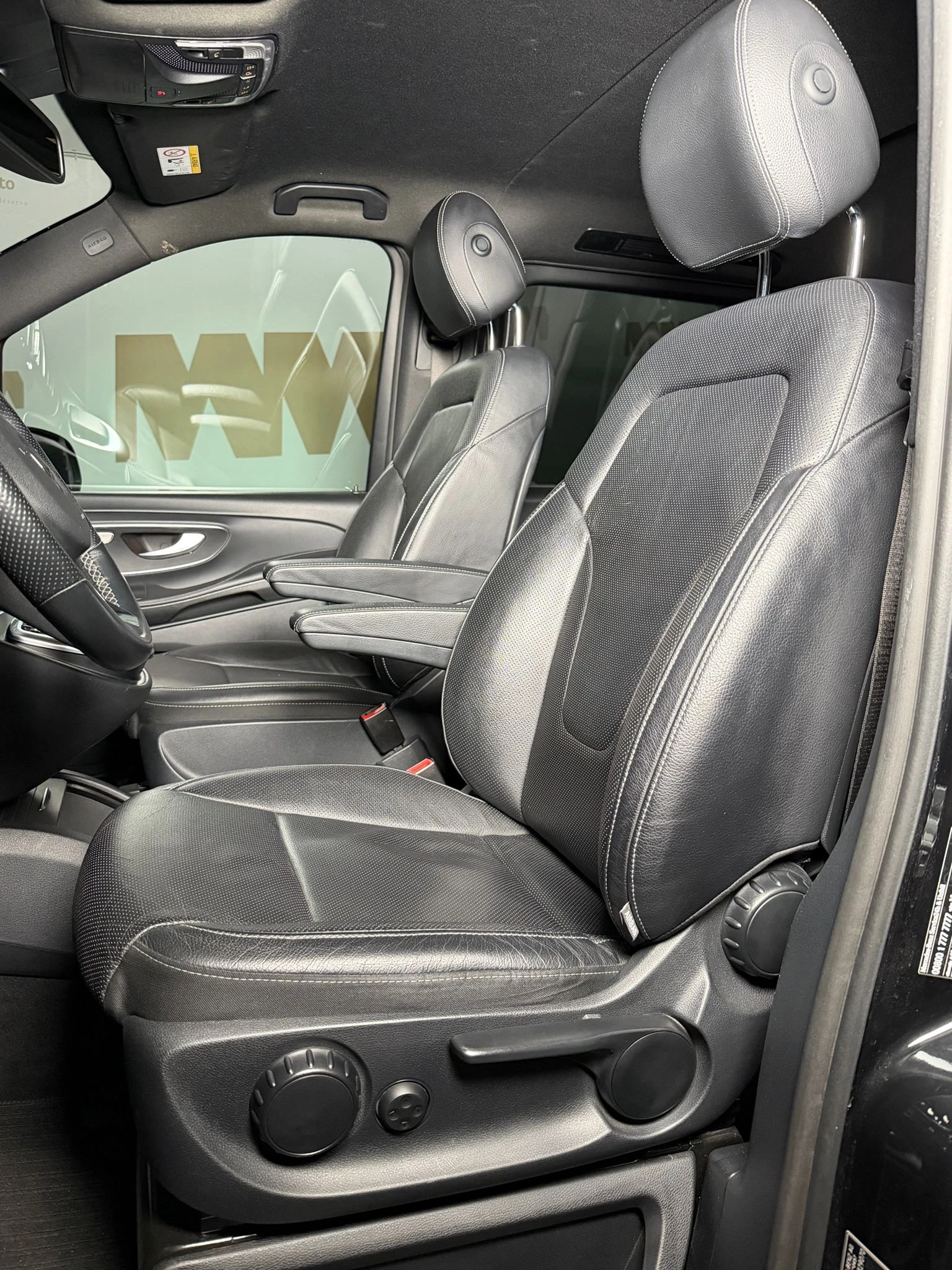 Mercedes-Benz EQV 300* Long* Burmester* Distronic* 360 - изображение 8