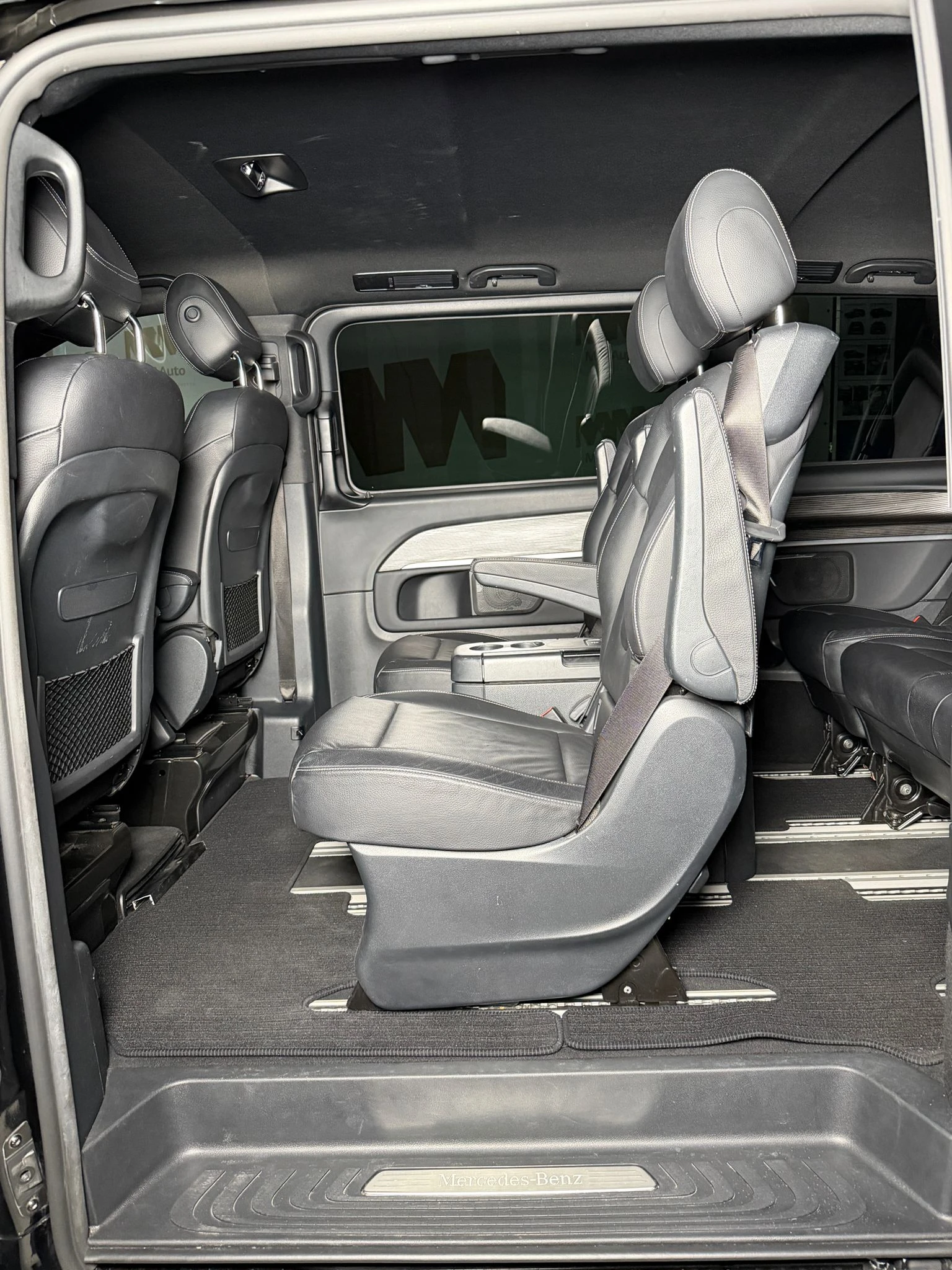 Mercedes-Benz EQV 300* Long* Burmester* Distronic* 360 - изображение 9