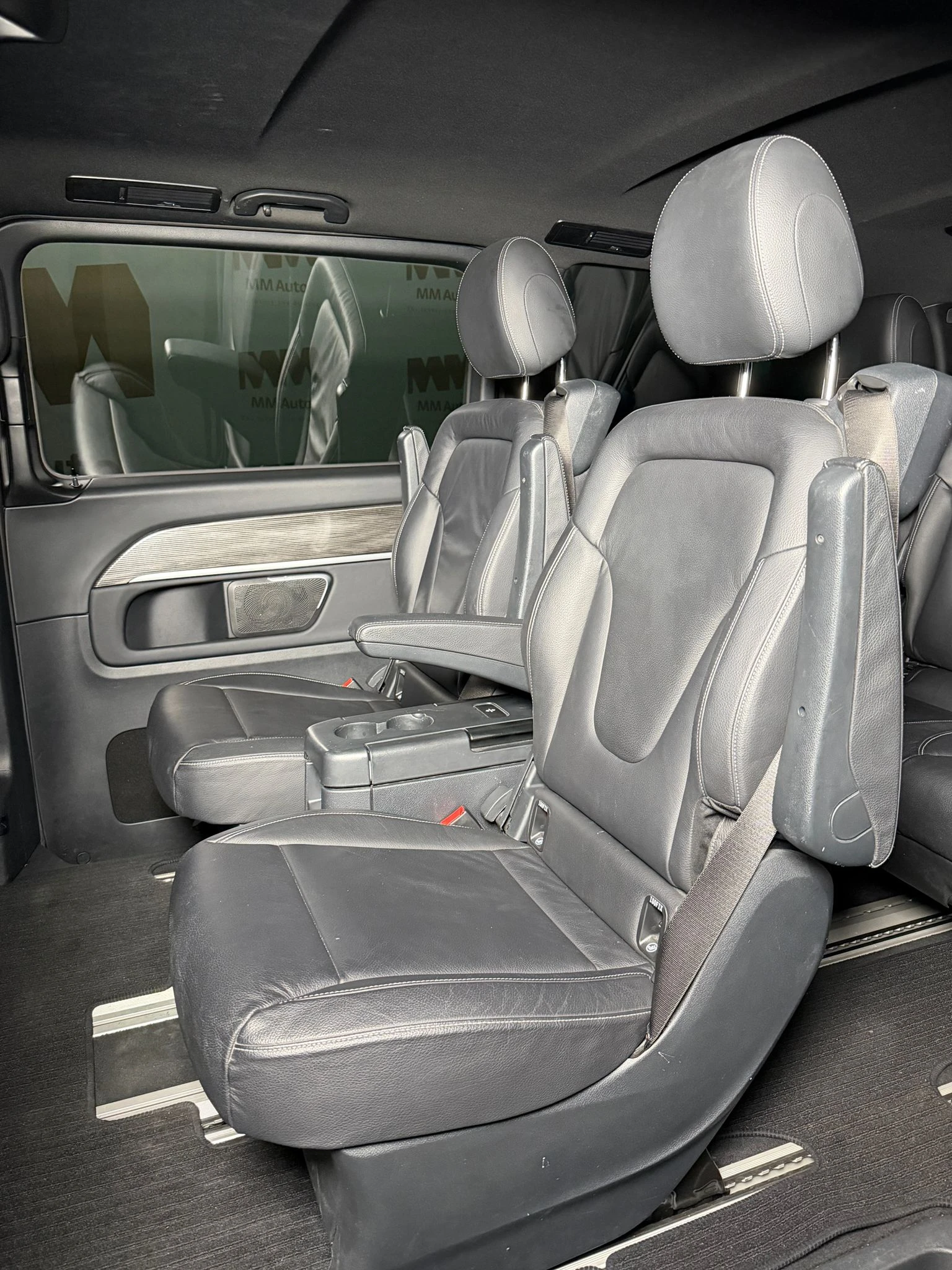 Mercedes-Benz EQV 300* Long* Burmester* Distronic* 360 - изображение 10