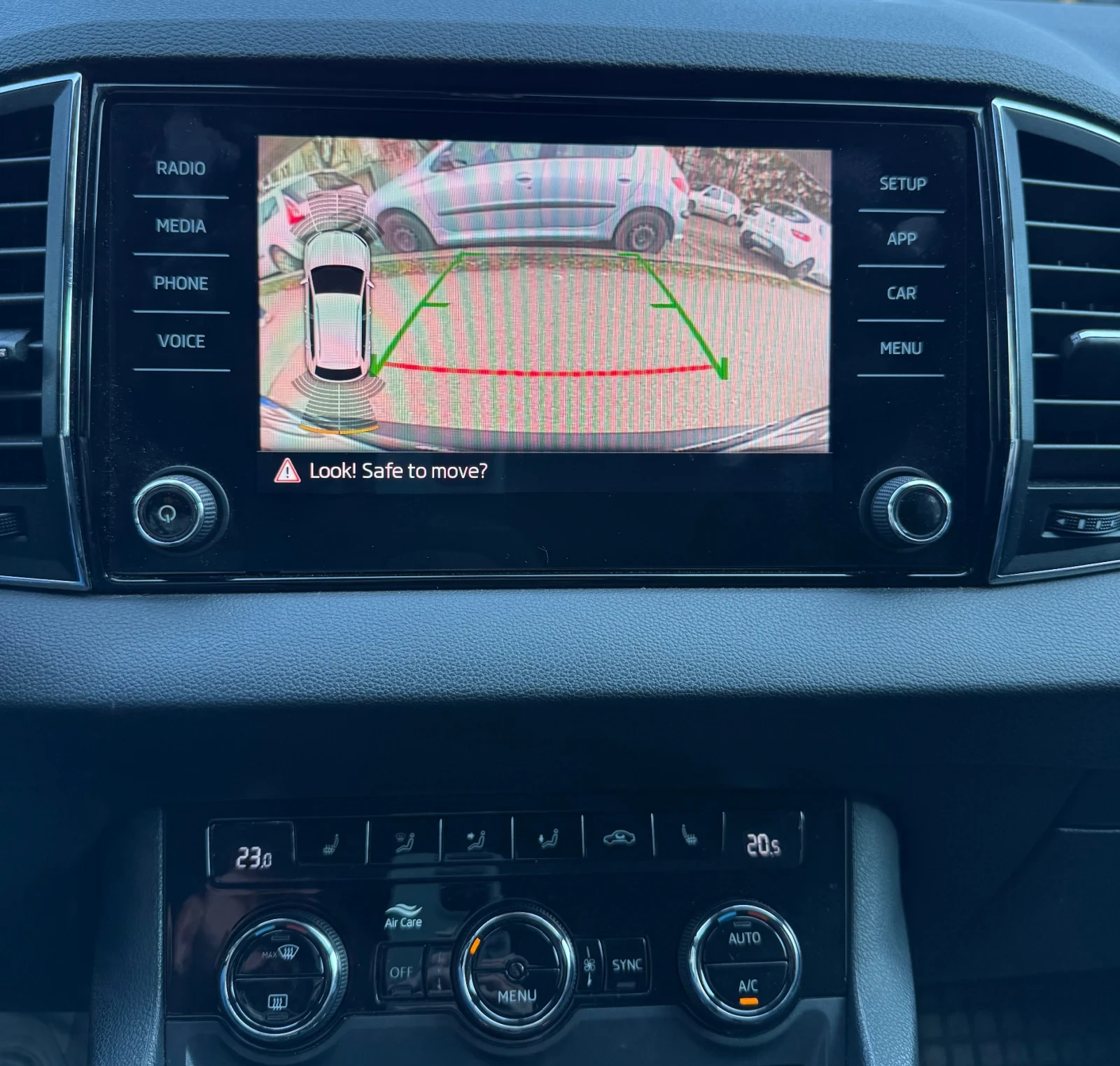 Skoda Karoq, снимка 9 - Автомобили и джипове - 53743879