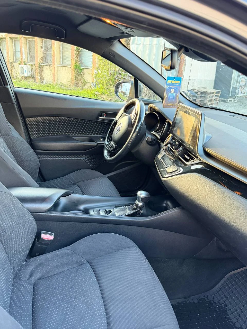 Toyota C-HR Hybrid, снимка 12 - Автомобили и джипове - 56009773