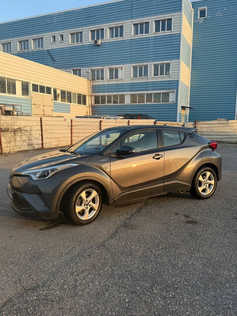 Toyota C-HR Hybrid, снимка 7 - Автомобили и джипове - 56009773