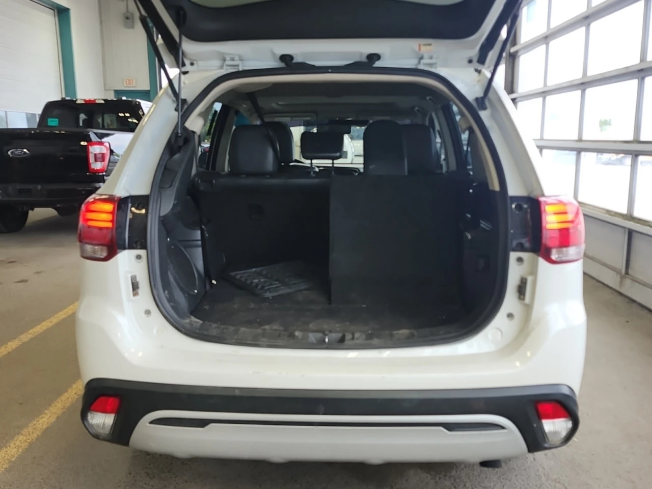 Mitsubishi Outlander GT 3.0 V6 | 4WD | 7 Места, снимка 10 - Автомобили и джипове - 56103103