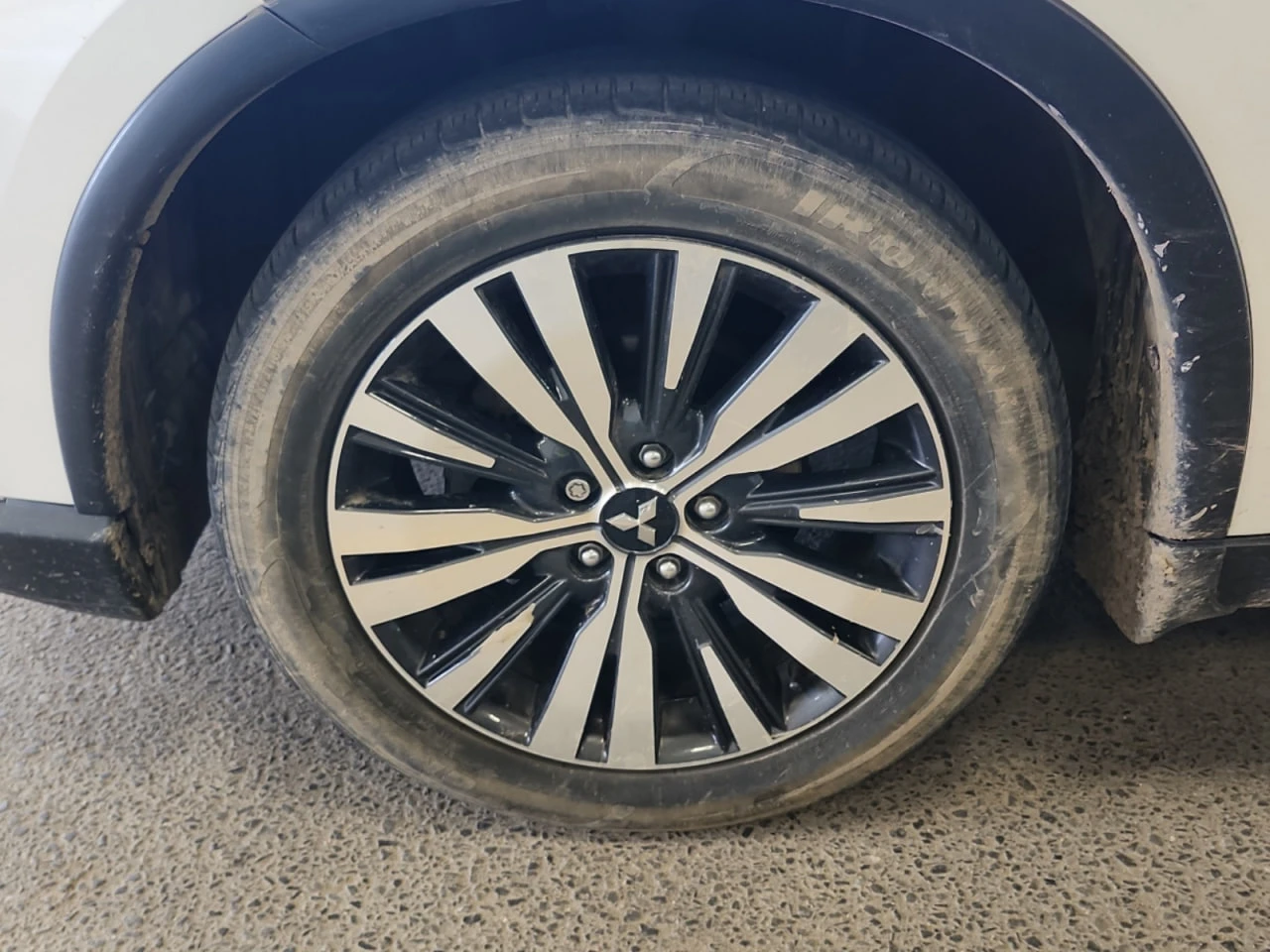 Mitsubishi Outlander GT 3.0 V6 | 4WD | 7 Места, снимка 12 - Автомобили и джипове - 56103103