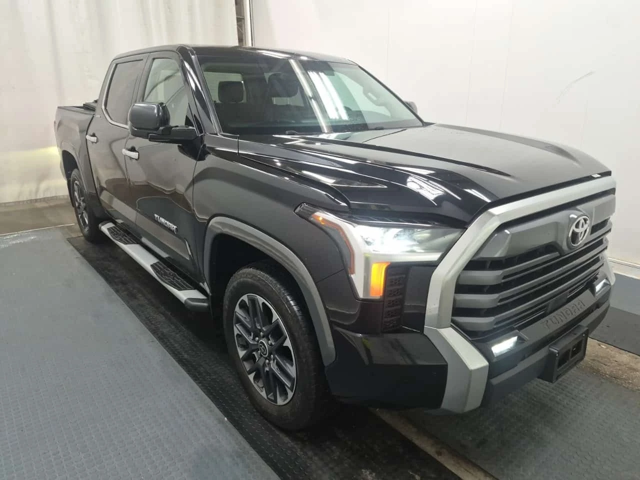 Toyota Tundra * LIMITED CREW CAB SHORT BED * CARFAX * , снимка 2 - Автомобили и джипове - 56169320