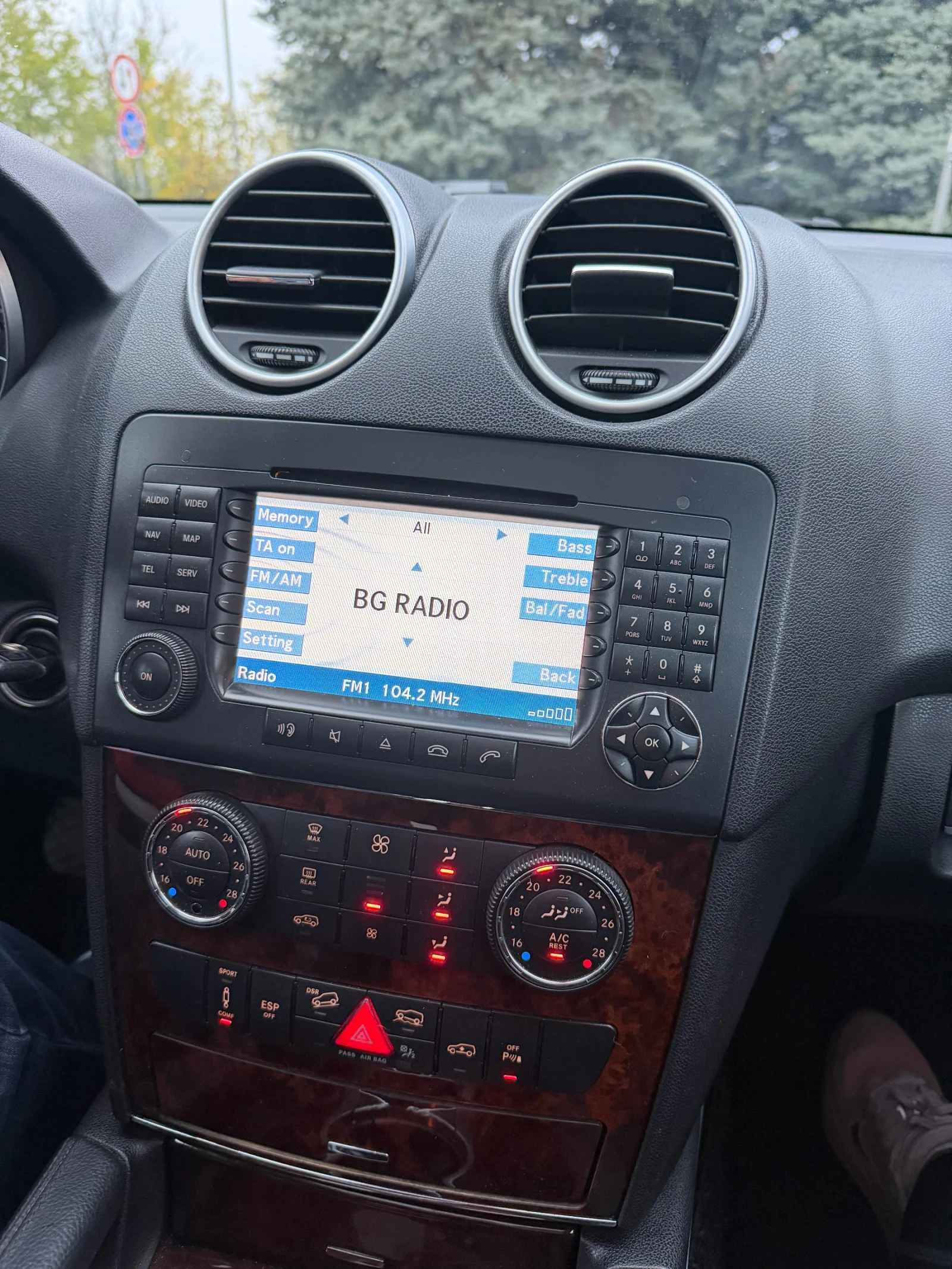 Mercedes-Benz ML 320 3.2 Sport, снимка 11 - Автомобили и джипове - 56726530