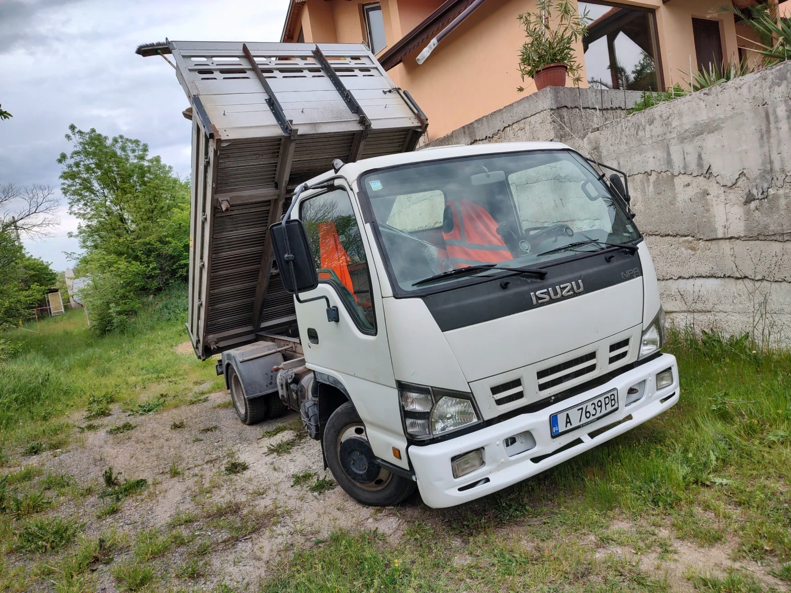 Isuzu Q-BUS 31 Тристранен Самосвал - изображение 2