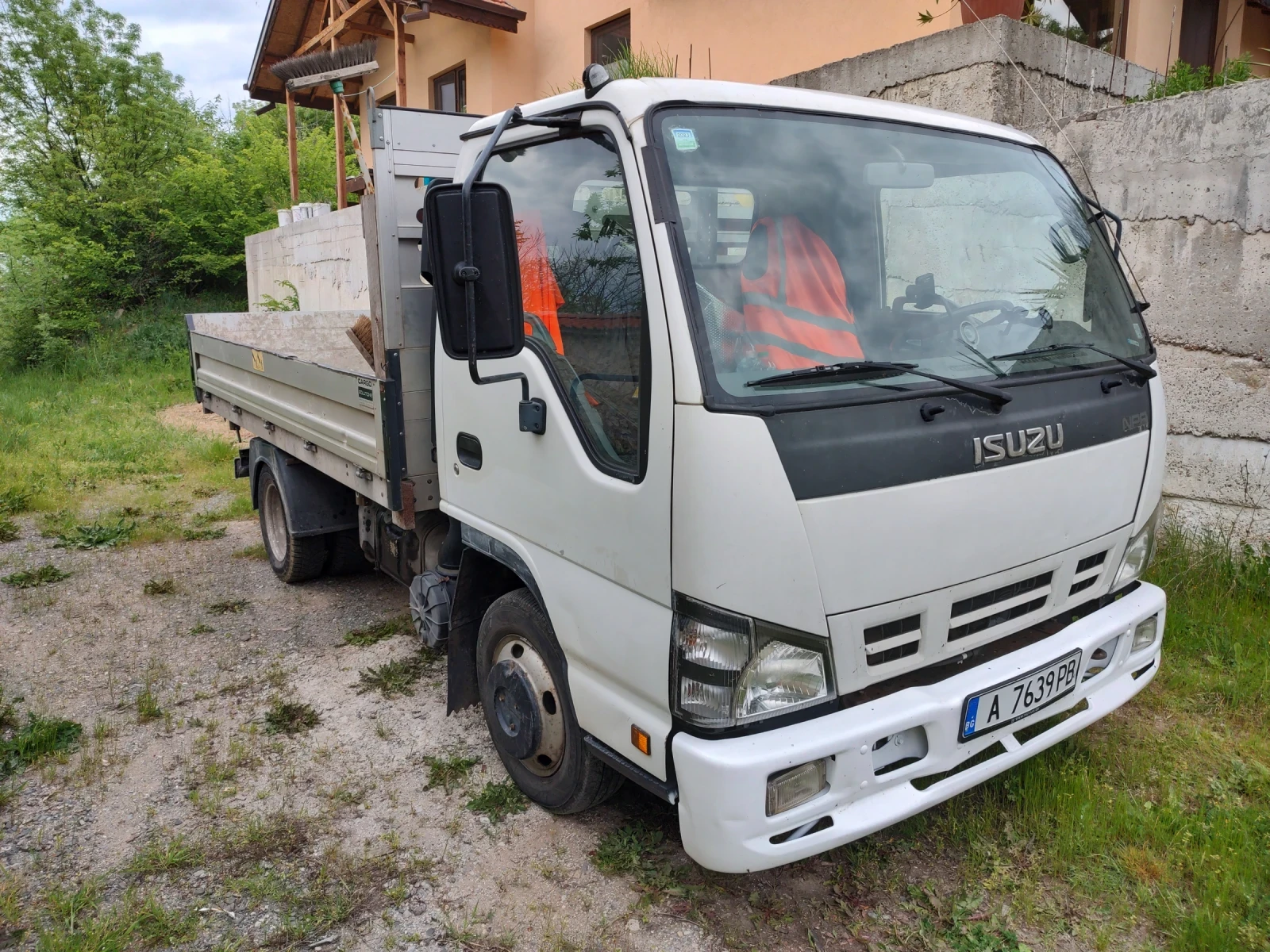 Isuzu Q-BUS 31 Тристранен Самосвал - изображение 3