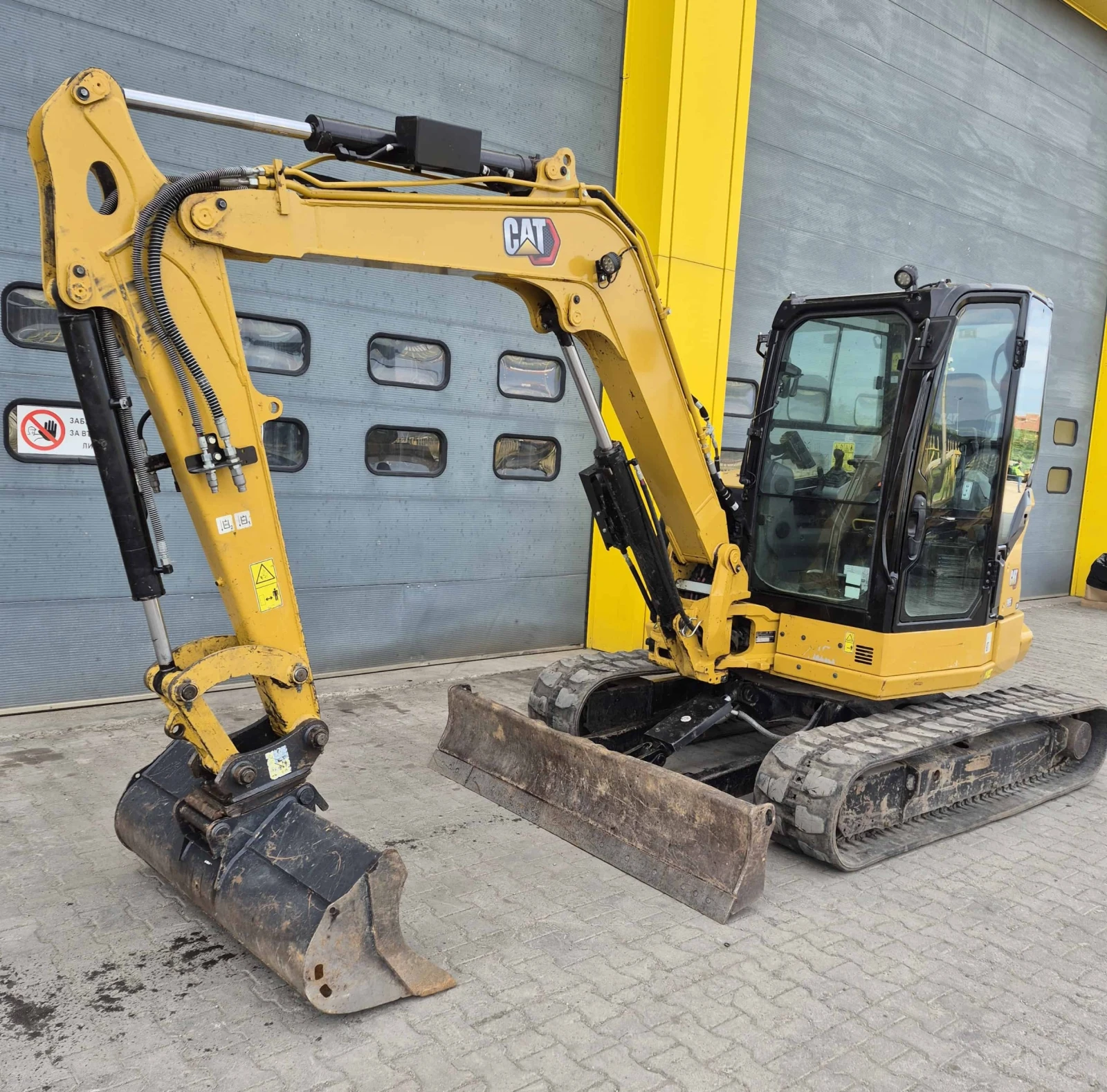 Багер Cat 305CR, снимка 2 - Индустриална техника - 54614714