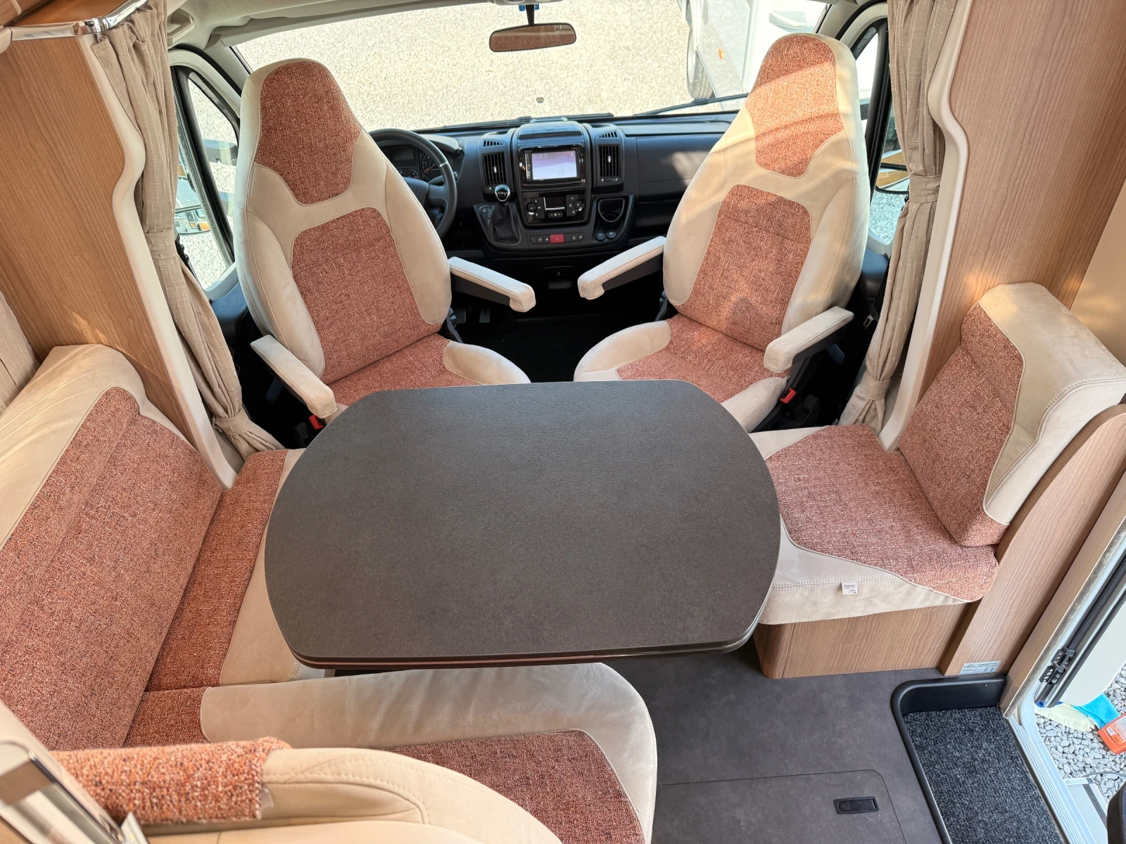 Кемпер Carthago T430 Malibu, снимка 9 - Каравани и кемпери - 53863265