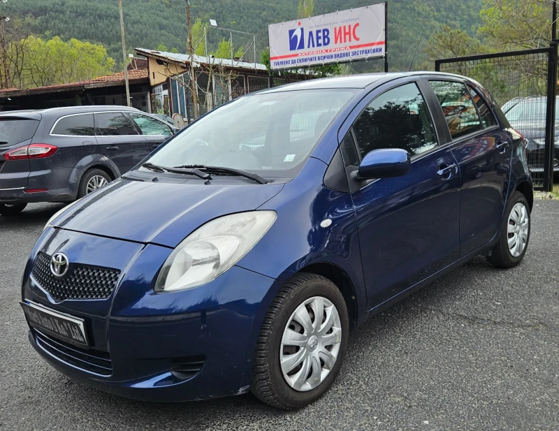 Toyota Yaris 1.0 i, снимка 2 - Автомобили и джипове - 47671680