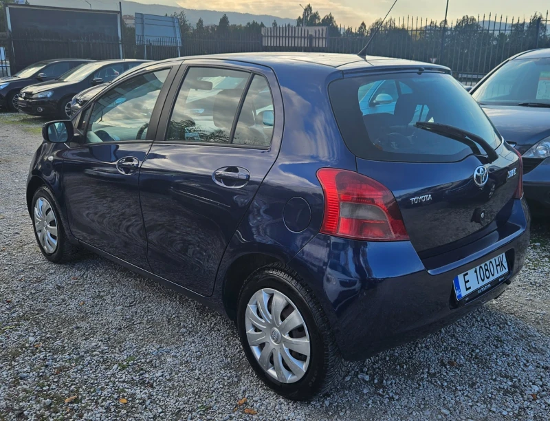 Toyota Yaris 1.0 i, снимка 4 - Автомобили и джипове - 47671680