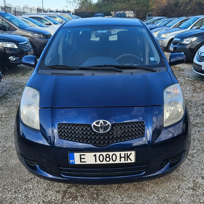 Toyota Yaris 1.0 i, снимка 2 - Автомобили и джипове - 47671680