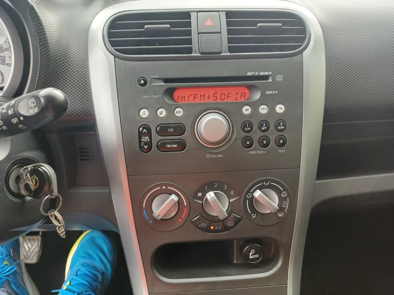 Opel Agila 1.0 i, снимка 16 - Автомобили и джипове - 50349314