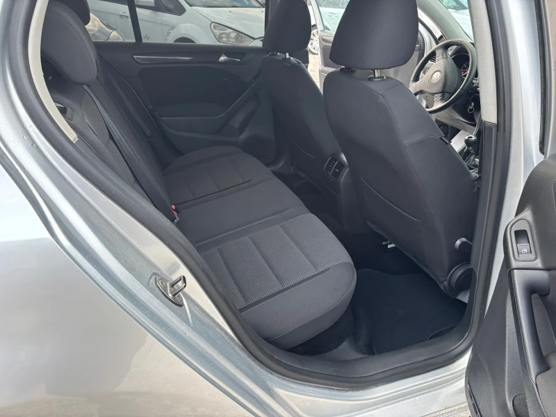 VW Golf 1.6i, снимка 15 - Автомобили и джипове - 50886441