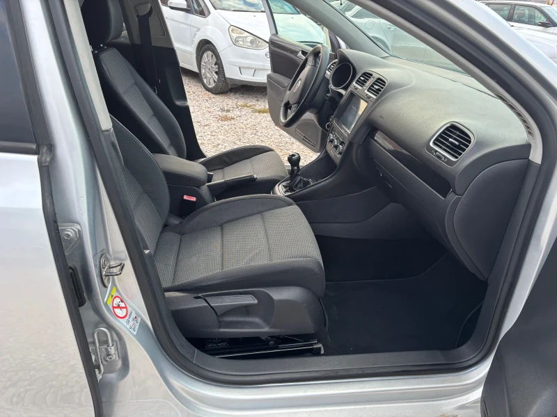 VW Golf 1.6i, снимка 14 - Автомобили и джипове - 50886441