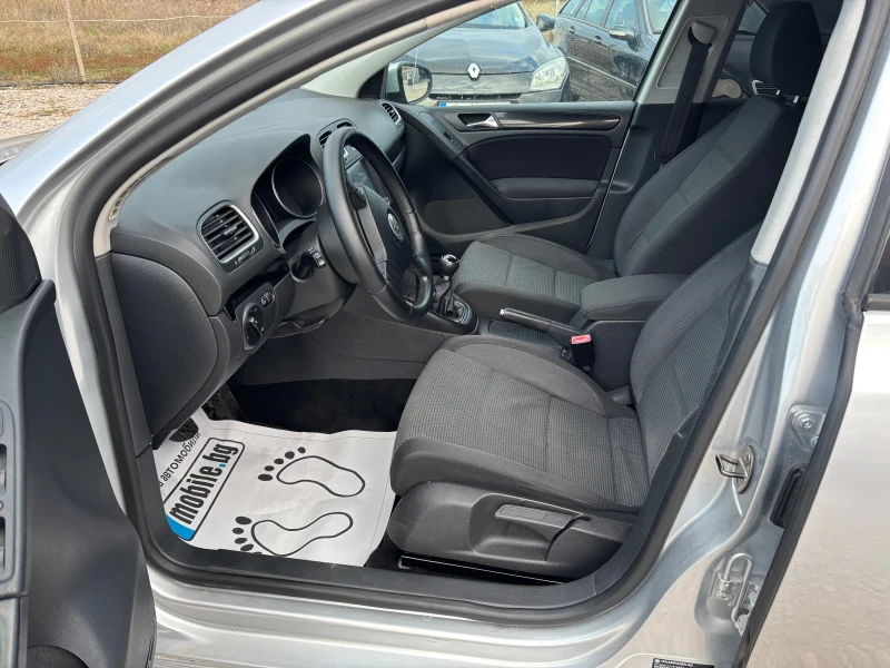 VW Golf 1.6i, снимка 11 - Автомобили и джипове - 50886441
