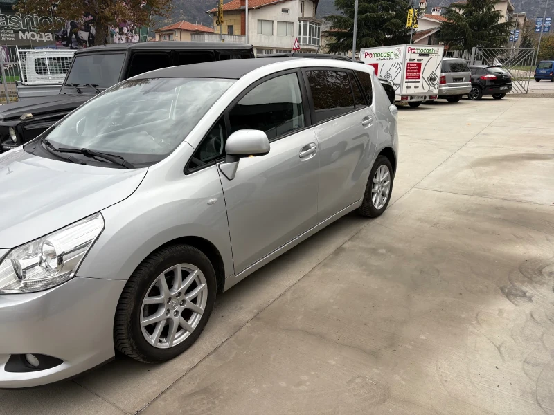 Toyota Verso 2.0 D-4D, снимка 4 - Автомобили и джипове - 52458541