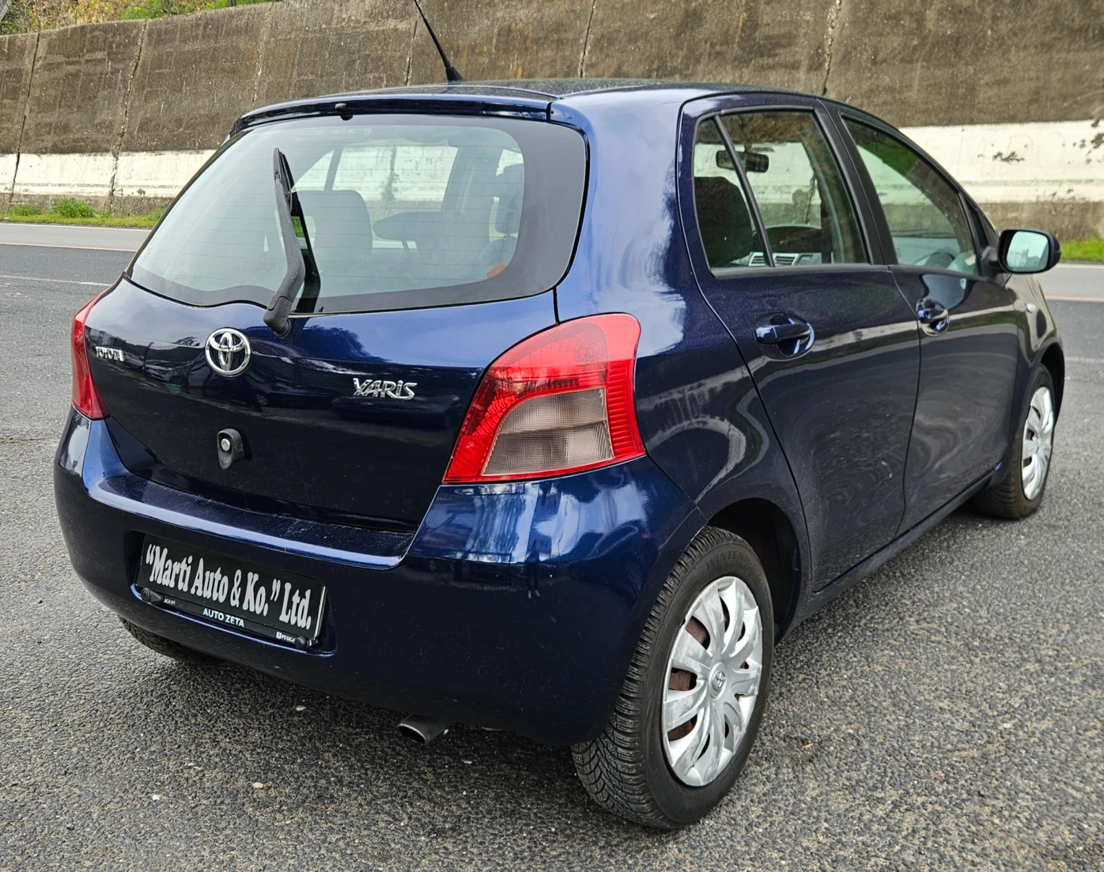 Toyota Yaris 1.0 i - изображение 9