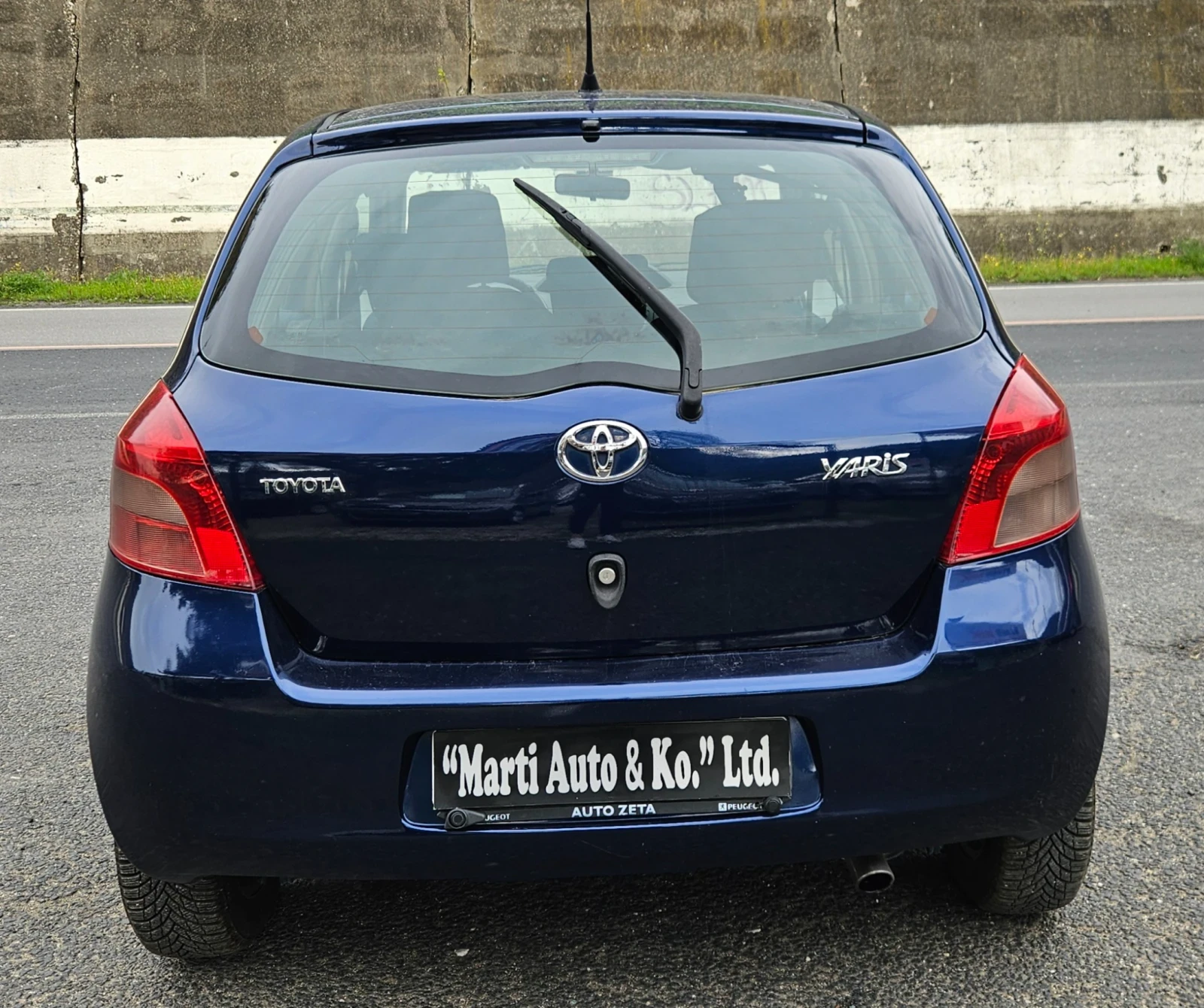 Toyota Yaris 1.0 i - изображение 8