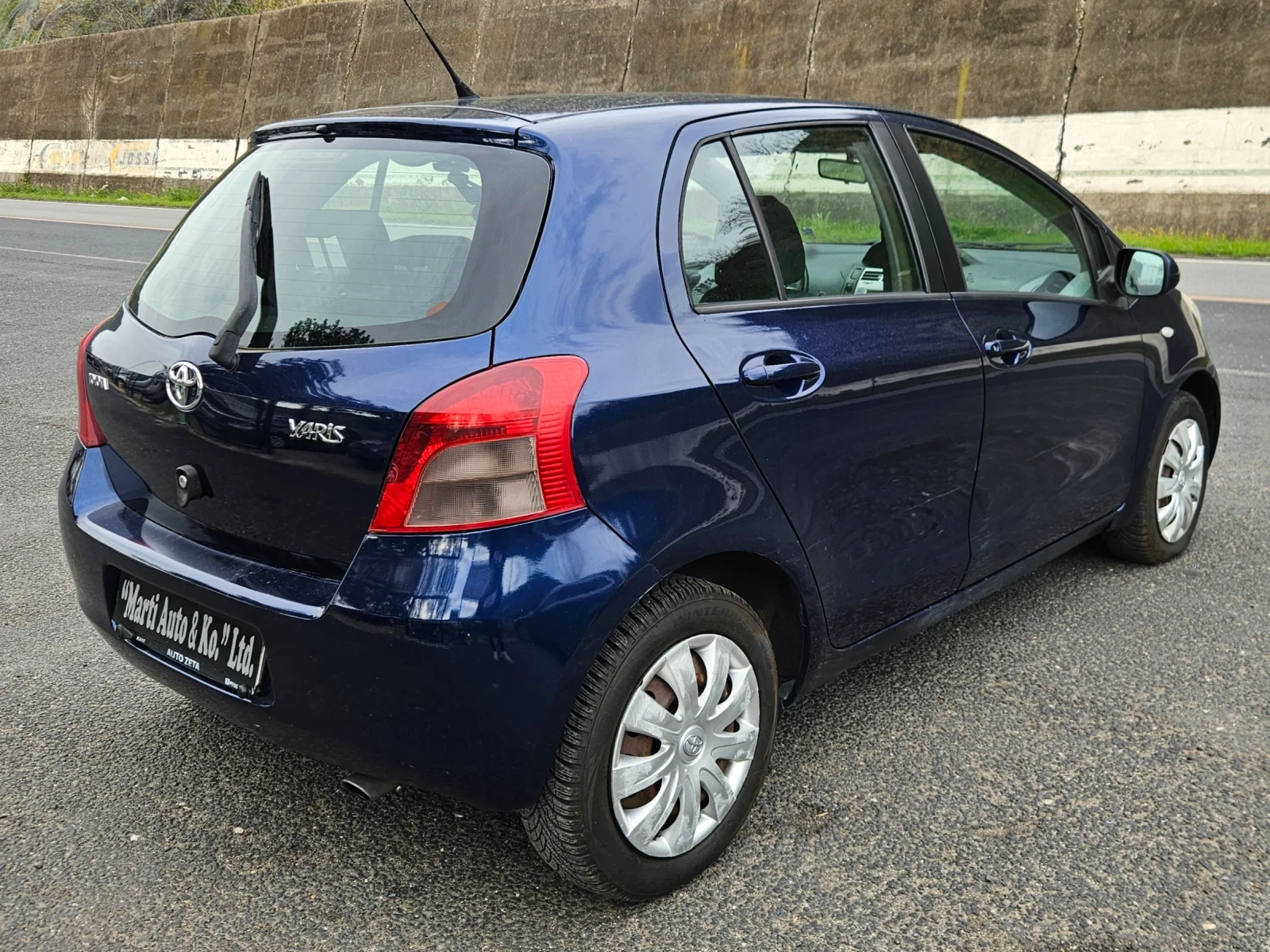Toyota Yaris 1.0 i - изображение 10