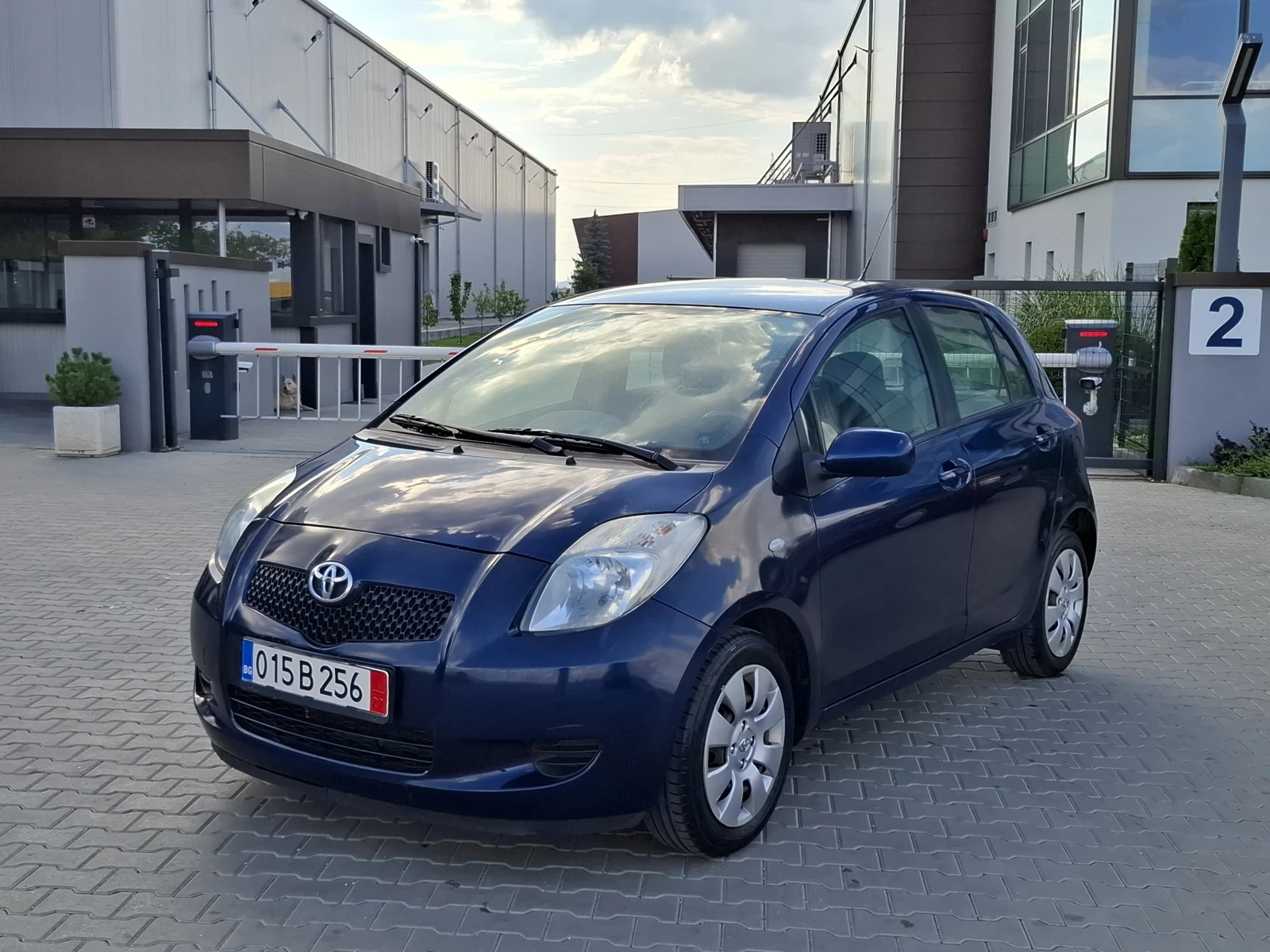 Toyota Yaris 1.0i* (70кс)* * FACELIFT* * НОВ ВНОС* *  - изображение 2