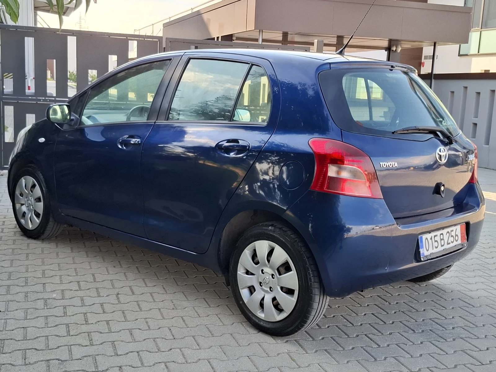 Toyota Yaris 1.0i* (70кс)* * FACELIFT* * НОВ ВНОС* *  - изображение 6