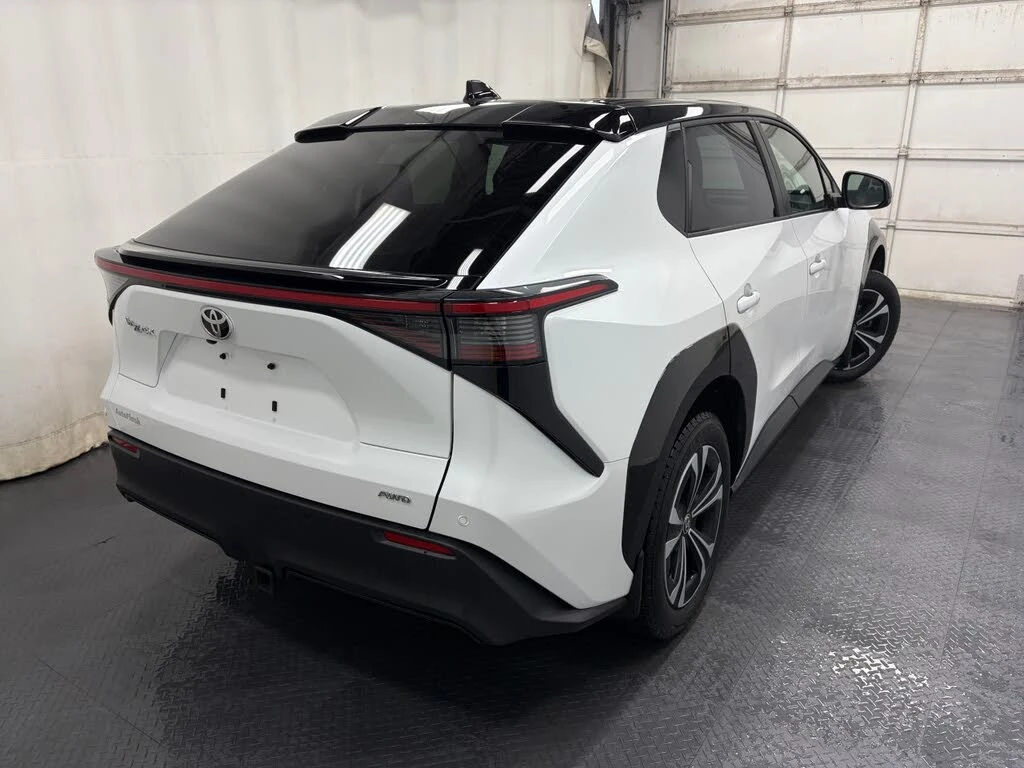 Toyota bZ4X XLE AWD* ПОДГРЕВ* PANORAMA*  - изображение 6