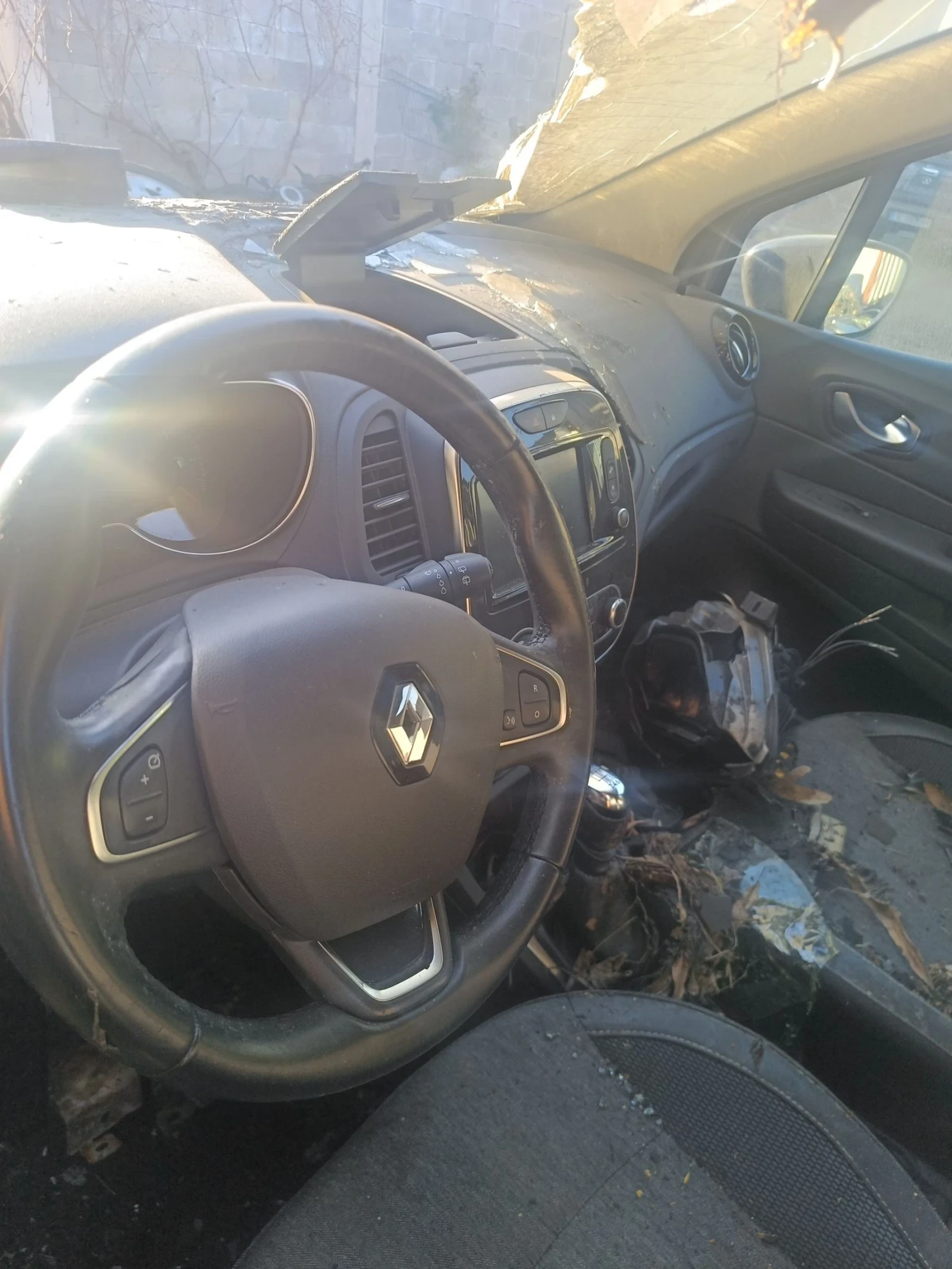 Renault Captur 1.3 i s turbo, снимка 3 - Автомобили и джипове - 53741458