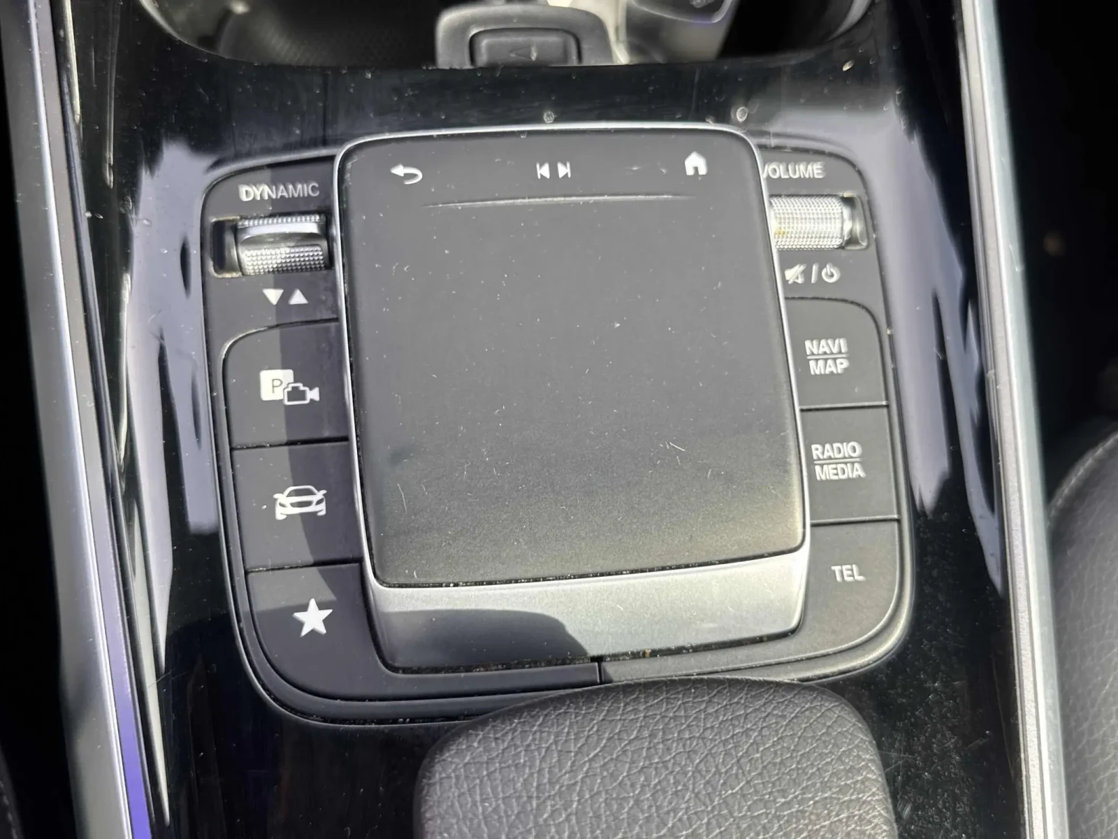 Mercedes-Benz EQB 350 AMG/4MATIC/DISTRONIC PLUS/360, снимка 11 - Автомобили и джипове - 53868409