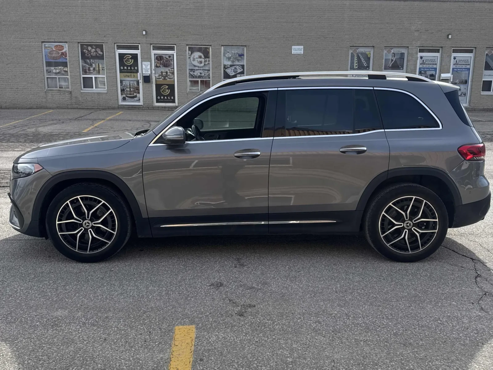 Mercedes-Benz EQB 350 AMG/4MATIC/DISTRONIC PLUS/360, снимка 5 - Автомобили и джипове - 53868409