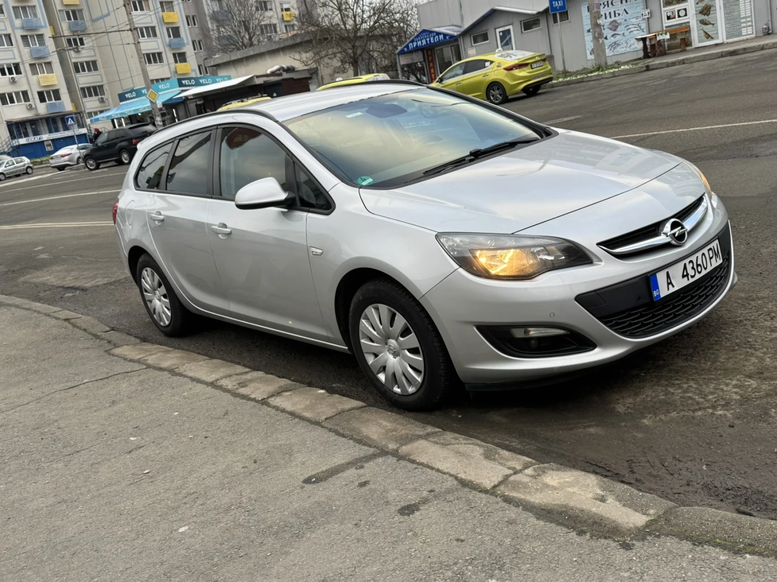 Opel Astra, снимка 3 - Автомобили и джипове - 54048713