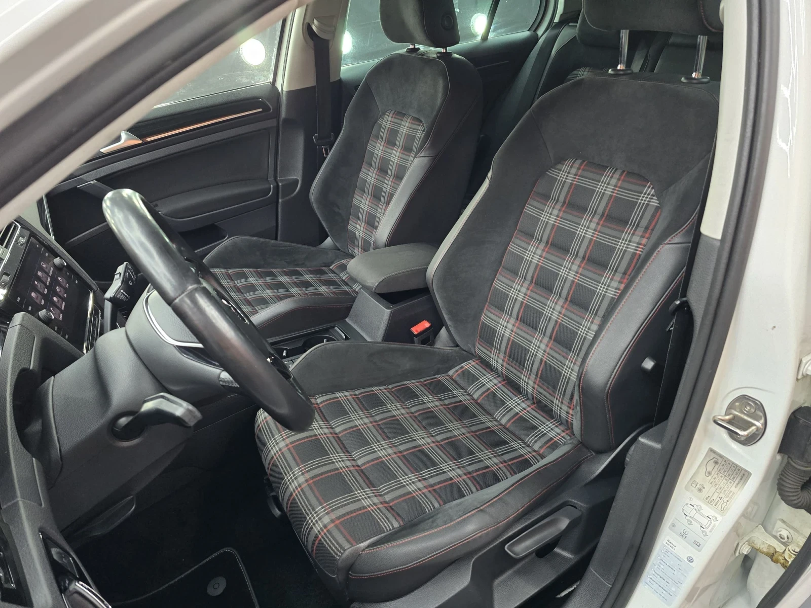 VW Golf 7.5 2.0TDI 150HP , снимка 10 - Автомобили и джипове - 54533016