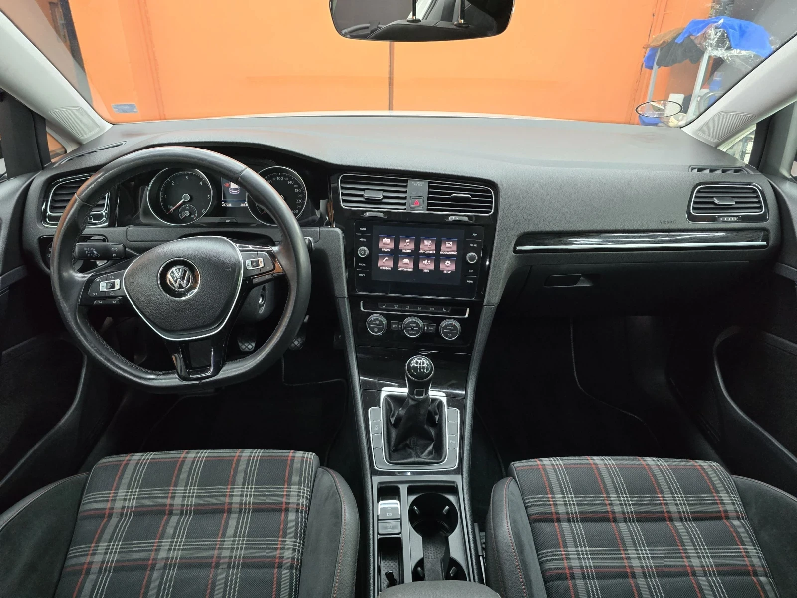 VW Golf 7.5 2.0TDI 150HP , снимка 12 - Автомобили и джипове - 54533016
