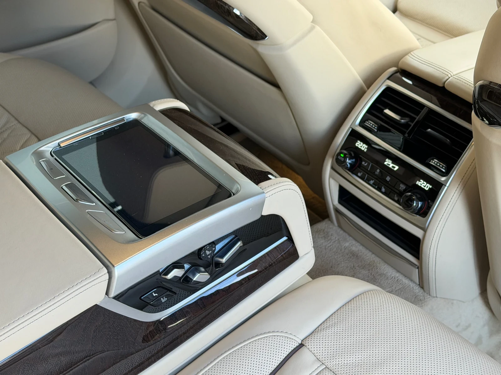 BMW 740 LASER= OBDUXVANE= PODGREV= NIGHT VISION= MASSAGE= , снимка 13 - Автомобили и джипове - 54773172