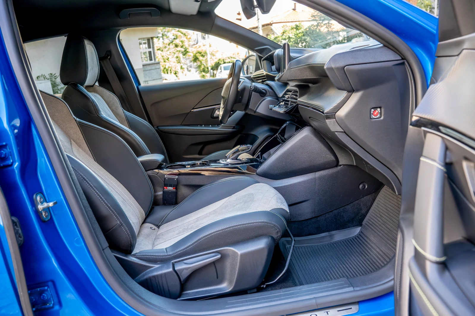 Peugeot 208 FullLed Gt-Line, снимка 10 - Автомобили и джипове - 54973334