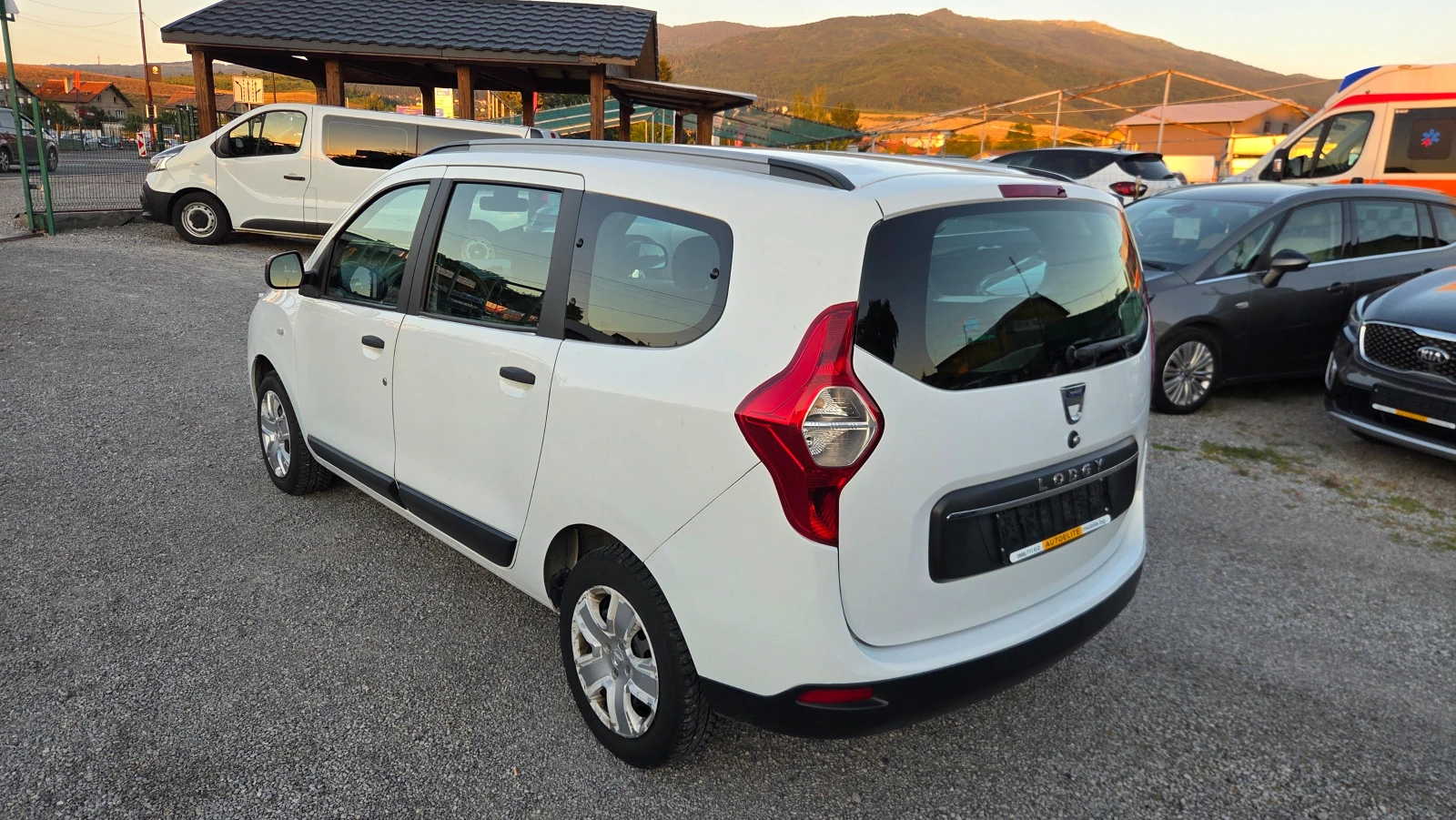Dacia Lodgy 1.5 dCi EUR.6 6+ 1m., снимка 4 - Автомобили и джипове - 55508197