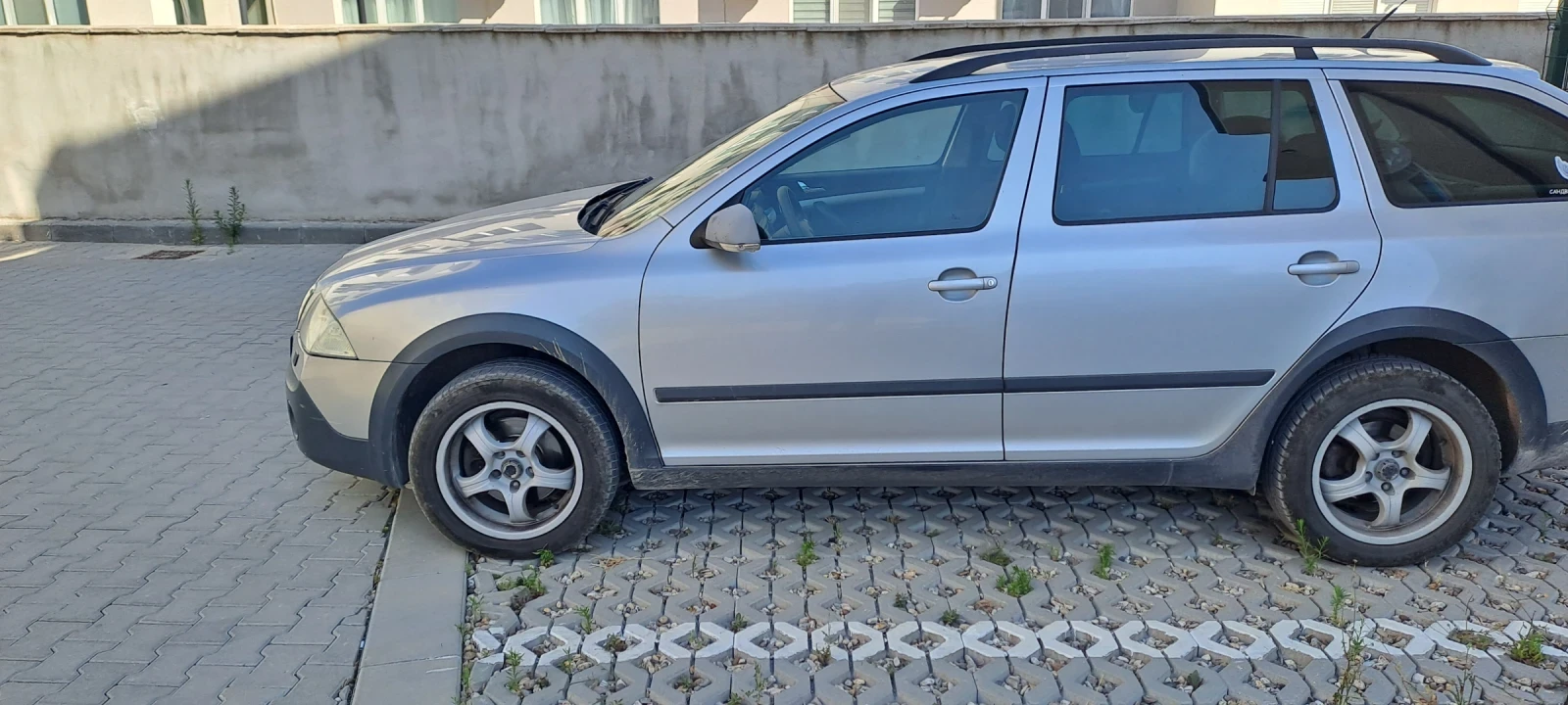 Skoda Octavia Scout 2.0 Tdi BMM, снимка 2 - Автомобили и джипове - 55581558