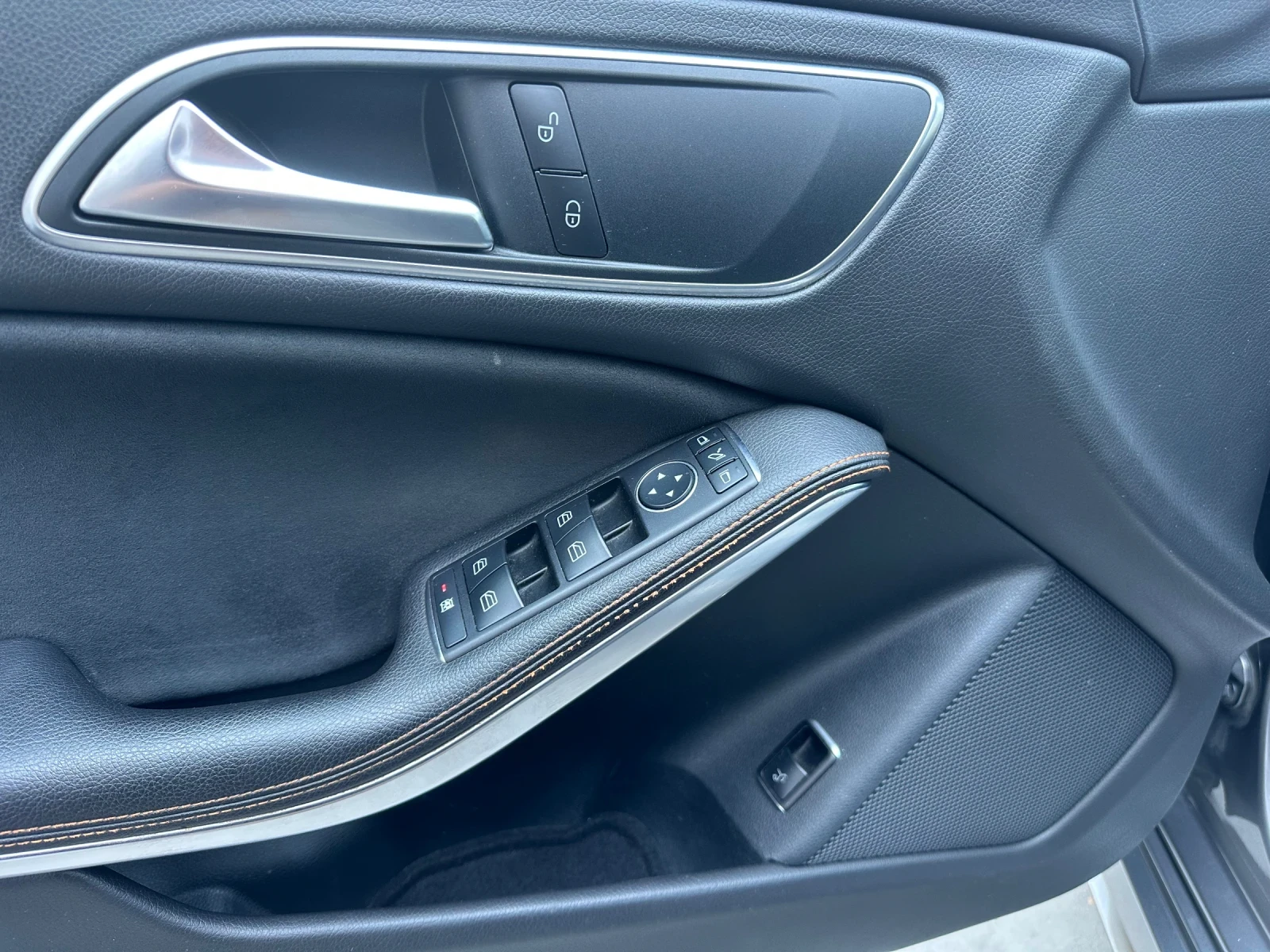 Mercedes-Benz CLA 220 AMG 4- matik , снимка 8 - Автомобили и джипове - 56022375
