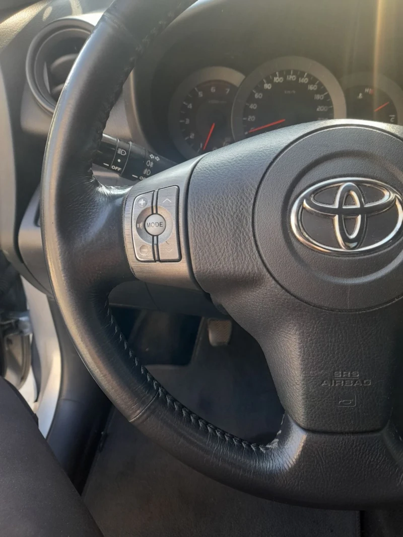 Toyota Rav4 2.2, снимка 8 - Автомобили и джипове - 47929921