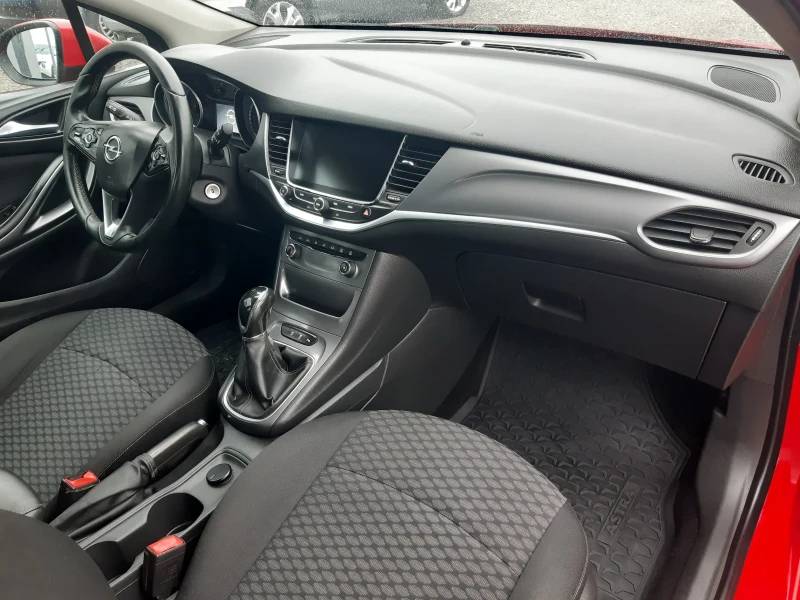 Opel Astra КАТО НОВА, снимка 12 - Автомобили и джипове - 51289129