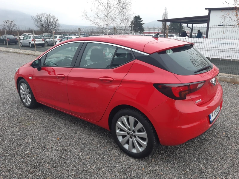 Opel Astra КАТО НОВА, снимка 8 - Автомобили и джипове - 51289129